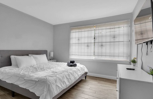 Urban Core House | 3BR House 5 min from Hospital (1516)