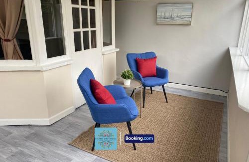 Birmingham Apartment | 3BR House By Escape & Estates Short Lets & Serviced Accommodation Birmingham With Private Garden & Free WiFi