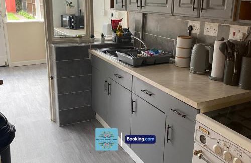 Birmingham Apartment | 3BR House By Escape & Estates Short Lets & Serviced Accommodation Birmingham With Private Garden & Free WiFi