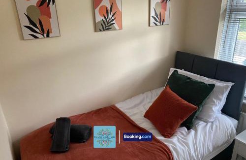 Birmingham Apartment | 3BR House By Escape & Estates Short Lets & Serviced Accommodation Birmingham With Private Garden & Free WiFi