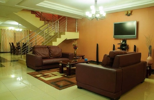 Abuja House | 3BR House close to Novare Mall. 13mins from Airport and 15mins to City Gate.