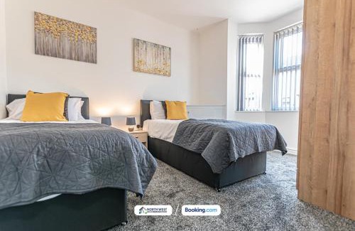 Warrington House | 3BR House in Warrington Ideal for Contractors & Work Stays with Free WiFi and Free Street Parking