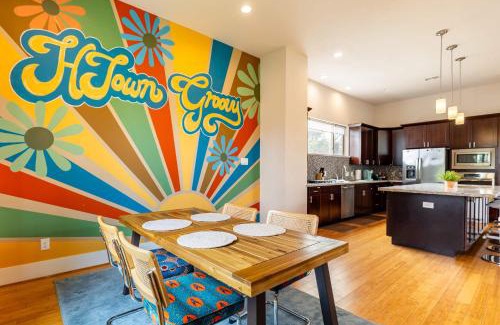 Greater East End House | 3BR Houston House with Rooftop & Skyline View