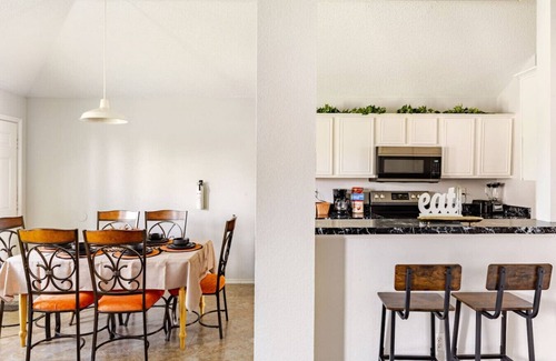 Southeast Arlington House | 3BR Large Family Oasis | PS5, Arcades + Fast WiFi
