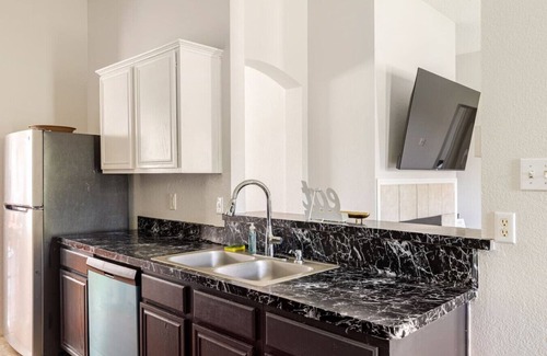 Southeast Arlington House | 3BR Large Family Oasis | PS5, Arcades + Fast WiFi