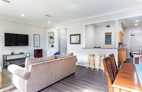 Greenway Plaza-Upper Kirby House | 3BR Luxury Home in the Heart of Upper Kirby!