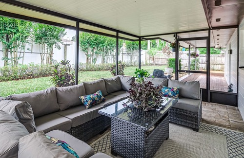 Cypress Gardens House | 3br Modern home w/hot tub>5min from LEGOLAND