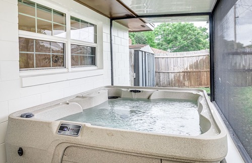 Cypress Gardens House | 3br Modern home w/hot tub>5min from LEGOLAND
