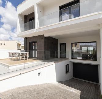 Bombarral House | 3BR Oasis With Pool by LovelyStay