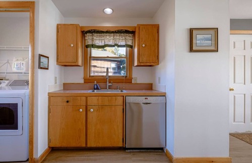 Bass Harbor Cottage | 3BR Oceanfront Spacious Cottage + Dock [Driftwood]