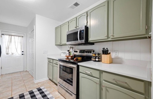 Savannah House | 3BR Pet Friendly Sugar Mill Cottage