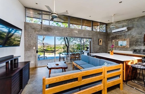 Villarreal House | 3BR Private House Tamarindo Airport (sunrise view)