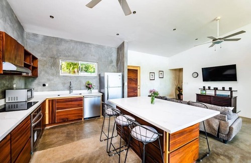 Villarreal House | 3BR Private House Tamarindo Airport (sunrise view)