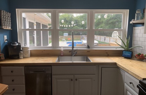 Lower Township House | 3BR private oasis with in-ground heated pool - close to winery, beaches & bay!
