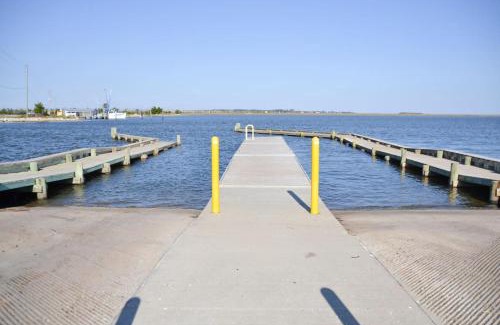 Davis House | 3BR Quiet Cottage Private Dock Fishing
