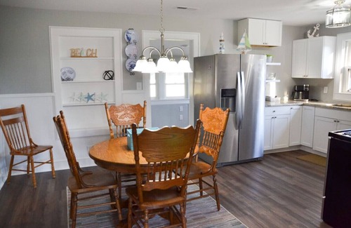 Davis House | 3BR Quiet Cottage|Private Dock|Fishing