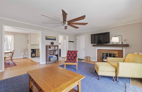Durham House | 3BR Ranch in Durham S