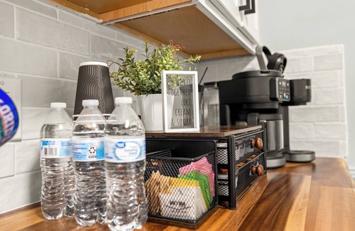 Newberry House | 3BR Retreat with Gator Gameroom