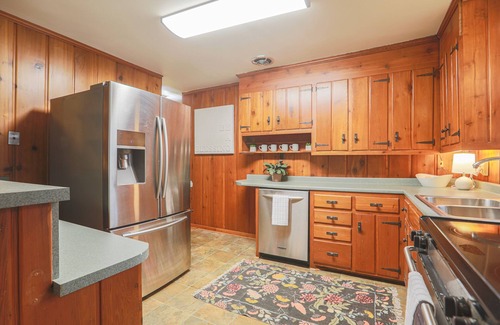 West Meade House | 3BR Retro Hillside Oasis - Conveniently Located to the Best of Nashville!
