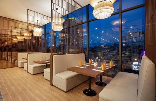 Tran Phu Beach Apartment | 3BR Sea View Bathtub with Sea View - Dqua Hotel
