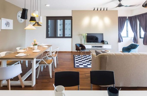 Seri Tanjung Pinang Condo | 3BR SEAVIEW★Classic, Modern w a splash of Glam!