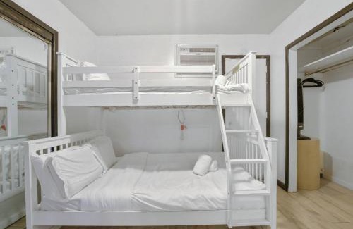 West New York Apartment | 3BR Skyline Apt in Bustling District I Great Value NJ5