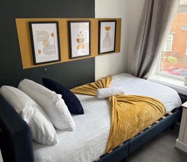 Sunderland Apartment | 3BR Sleeps 5 Garden&Parking-Great for Contractors