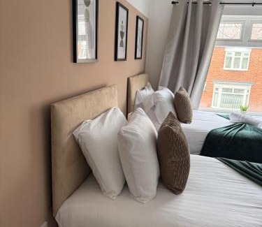 Sunderland Apartment | 3BR Sleeps 5 Garden&Parking-Great for Contractors