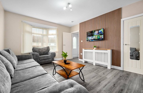 Birmingham House | 3br-sleeps6-parking-familyfriendly-nearastonvilla