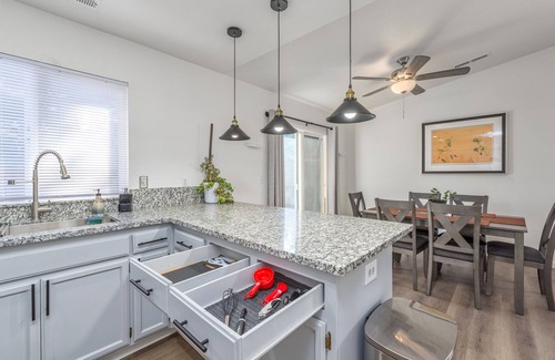 Merced House | 3BR Stylish Retreat en route to Yosemite, Centrally Located in Merced!