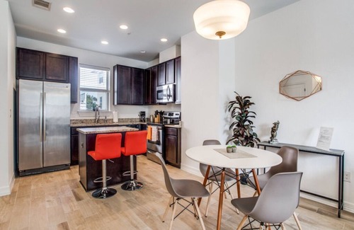 North University Apartment | 3BR Townhome Next to UT With Garage 8452