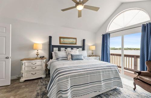 Navarre House | 3BR Townhome Steps to Bay - Pool & Beach Gear
