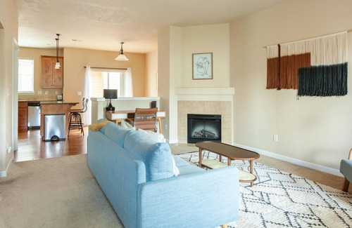 Five Oaks House | 3BR Townhouse in Beaverton near Nike HQ