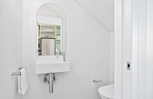 Glebe House | 3BR 'Urban Serenity' in Glebe: Modern Comfort & Ideal Location