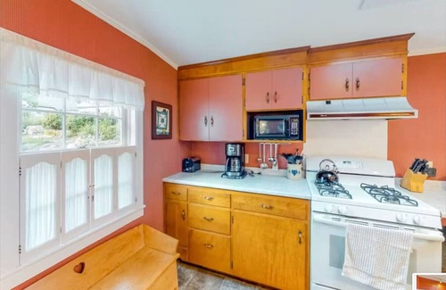 Seal Harbor House | 3BR- Walk or Bike to Acadia! [Carpenters Quarters]