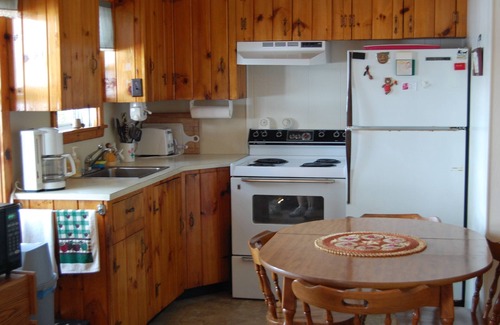 Oxford Cabin | 3br Waterfront Cottage on Thompson Lake, Pine Point Road, Oxford, ME