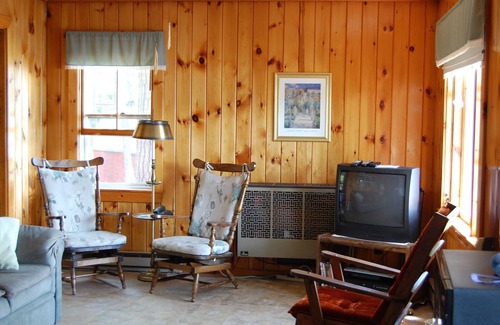 Oxford Cabin | 3br Waterfront Cottage on Thompson Lake, Pine Point Road, Oxford, ME