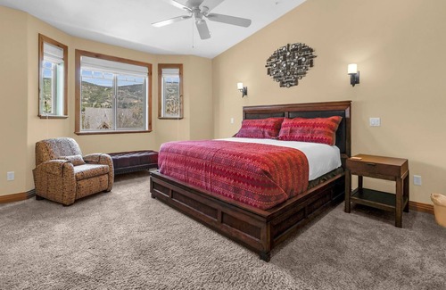 Canyon Links House | 3BR with Hot Tub 10 Min to Canyon Village