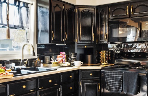 College Place House | 3BR WITH HOT TUB, GAME ROOM/PET FRIENDLY/10' TO EVERYTHING