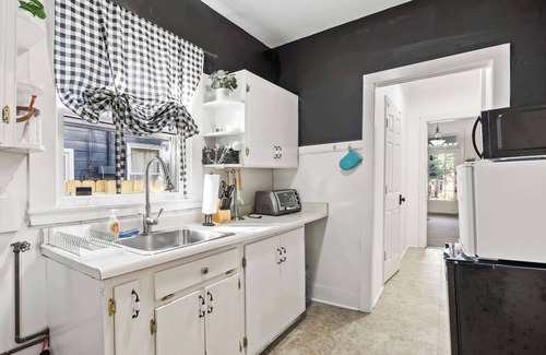 Clifton Apartment | 3BR Work-Friendly Lou Stay Near Bourbon Trail!