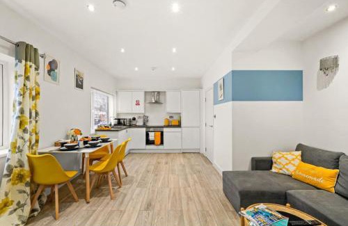 Swindon Apartment | 3CB 2 Bedroom Apartment in Swindon, Free Parking, Wifi, Long Stay