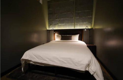 North Oakland Apartment | 3E - *Renovated* 3 min to Hillman Cancer Center Sleeps 6