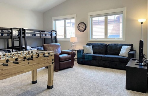 McCall House | 3KingBeds~DavisAve NewBuild~BonusRm~SUP/Kayak~A/C