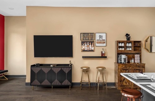 Hadley - Washington House | 3m Broadway | Sleep 12+| Rooftop+Games | Stag Haus