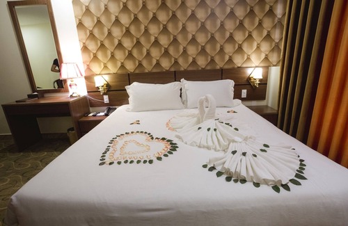 Hai Phong Hotel | 3MG Lakeside Hotel