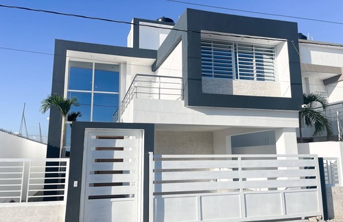 La Romana Villa | 3min from Beach, Modern 3BD/3.5BA, Private Pool + A/C