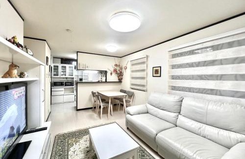 Kita Apartment | 3mins to Sta 9mins Direct to Ikebukuro 10mins to Ueno 13mins to Shinjuku Whole House Gread Location Easy to EverySpots Max for 6
