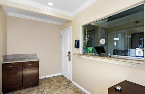 La Habra Hotel | 3rd Avenue Inn
