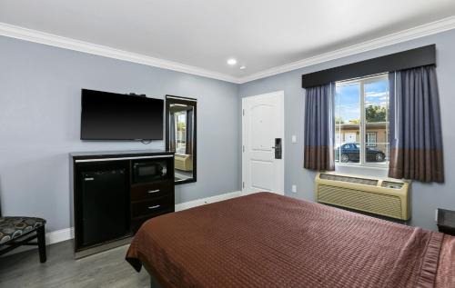 La Habra Hotel | 3rd Avenue Inn