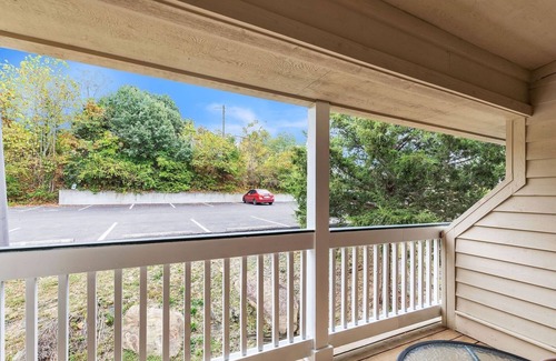 Nashville Condo | 3rd Floor Back Side Penthouse Suite - 307 by Grand Wood Suites